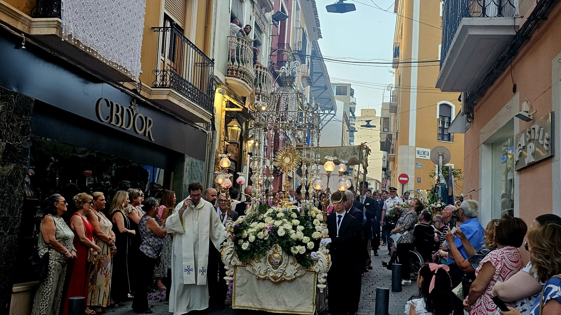 Villajoyosa celebra la festividad del Corpus Christi con la tradicional ...